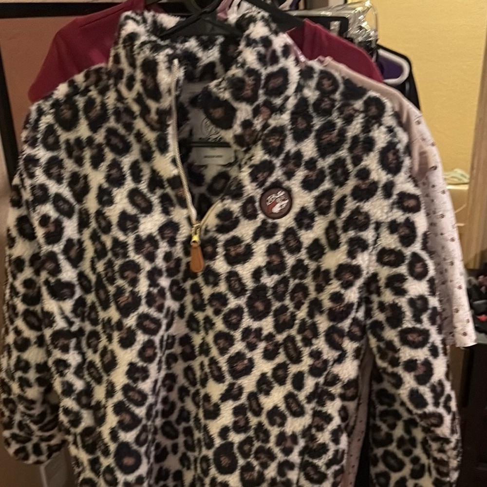 Chic Leopard Print Fleece Jacket